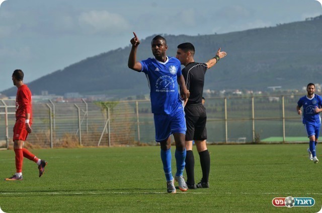 שער ענק שלו. מוסא טראבין (אבי רביבו)